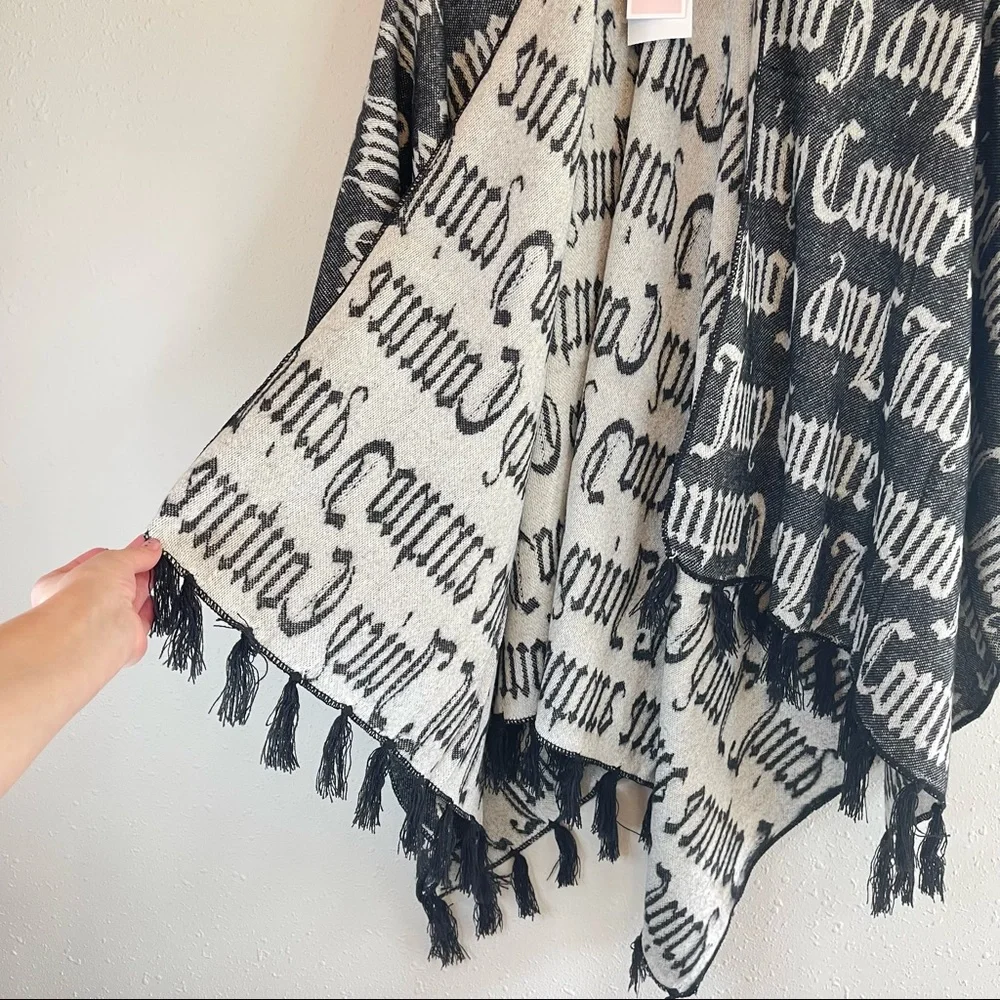 Juicy Couture Women’s Warm Tassels Black/Ivory Scarf Wrap Poncho OS NWT